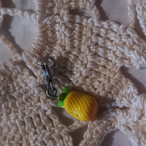 Charm u pineapple Charm - Picture 3 of 3